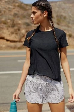 Flash Sale 🌟 Beyond Yoga On The Down Low Tee DARKEST NIGHT ❤️