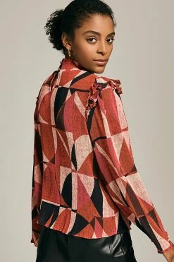 Wholesale 🛒 The Odells Nicole Trumpet-Sleeve Blouse RED MOTIF 👏 -Pilcro shop unnamed file 506