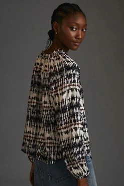 Budget 😉 Bella Dahl Lucy Raglan Shirred-Neck Blouse BLACK MOTIF 🛒 -Pilcro shop unnamed file 620