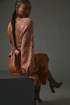 Cheap ✨ ASTR The Label Betsy Top BROWN MOTIF 🧨