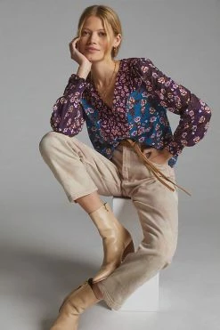 Top 10 ✨ Anthropologie Floral V-Neck Top BLUE MOTIF ✨