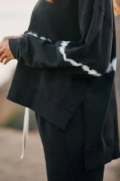 Budget 💯 Electric & Rose Neil Sweatshirt BLACK 🎁 -Pilcro shop unnamed file 89