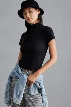 Outlet ⌛ Maeve Ribbed Mock-Neck Baby Tee BLACK ✨
